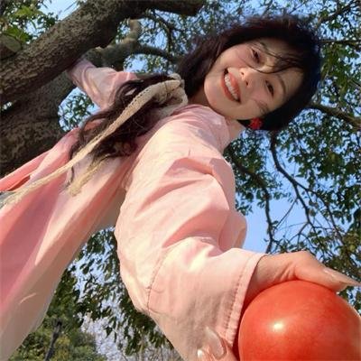 追梦的黎族女娃娃